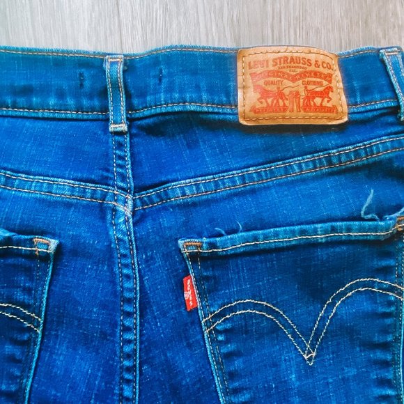 Levis Dark Wash Boot Cut - Picture 9 of 10